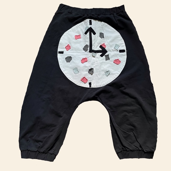 Black clock design drop crotch capri pants - Picture 2 of 3